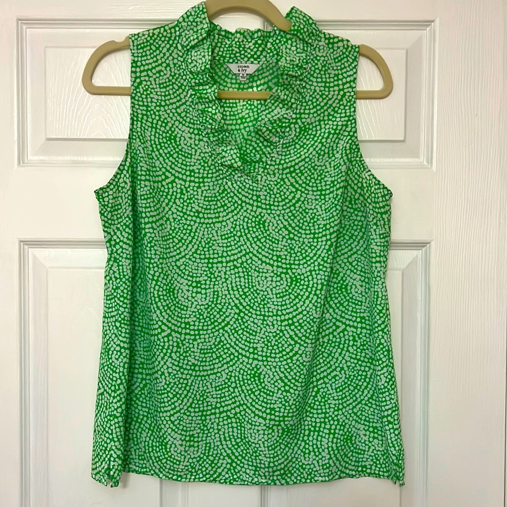 Crown & Ivy sleeveless green and white blouse size medium